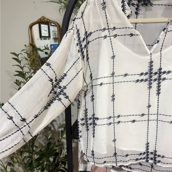 Halogen Black and White Checkered Blouse see threw top with a tank top size xs - Picture 3 of 10